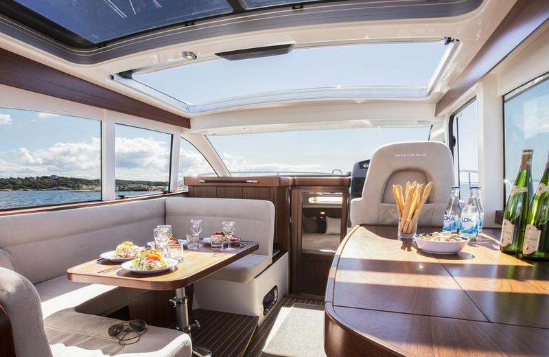 Book yachts online - motorboat - Nimbus 365 Coupé - Joko - rent