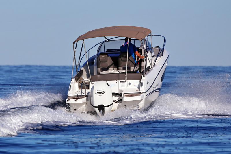 Book yachts online - motorboat - Cap Camarat 7.5 - 3376ZD - rent
