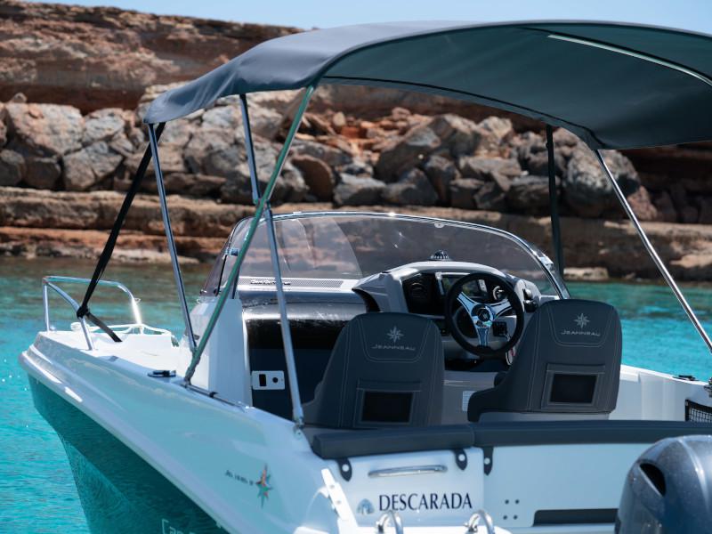 Book yachts online - motorboat - Cap Camarat 5.5 WA S2 - DESCARADA - rent