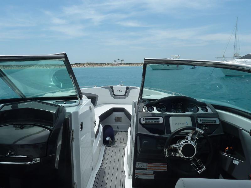 Book yachts online - motorboat - Monterey 298 SS - DREAMING IBIZA - rent