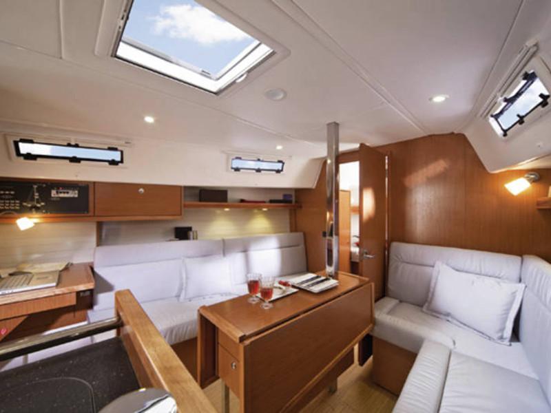 Book yachts online - sailboat - Bavaria Cruiser 32 - Sunrise - rent