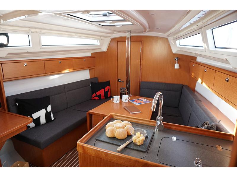Book yachts online - sailboat - Bavaria Cruiser 32 - Sunrise - rent