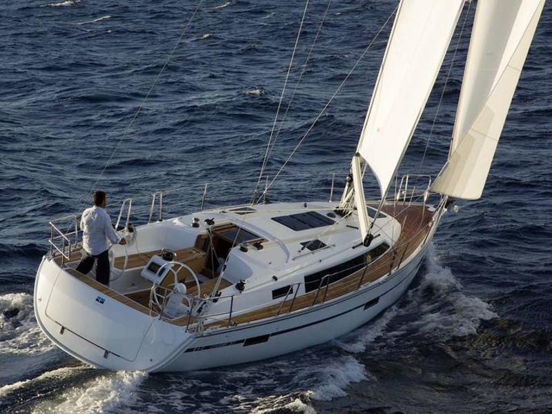 Book yachts online - sailboat - Bavaria Cruiser 37 - Las Cevenas - rent