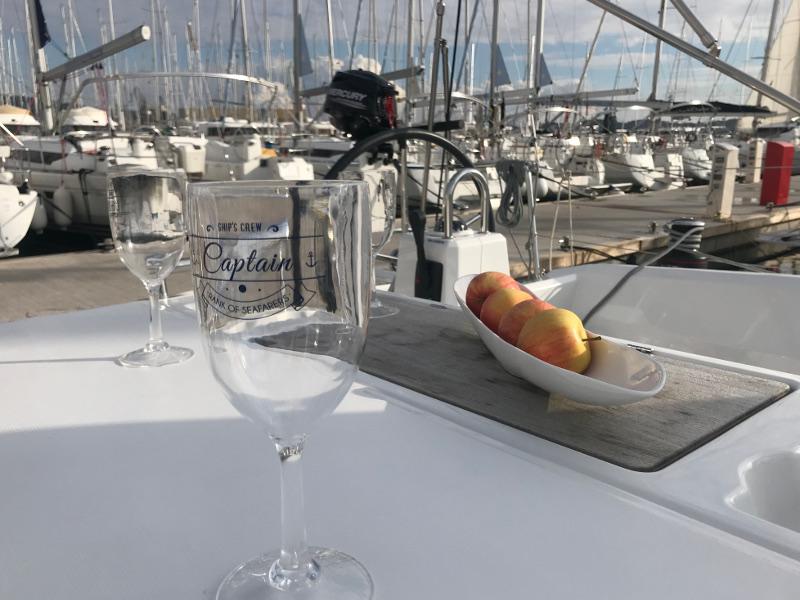 Book yachts online - sailboat - Oceanis 38.1 - Baby Dory AC shore power underwater light blue hull - rent