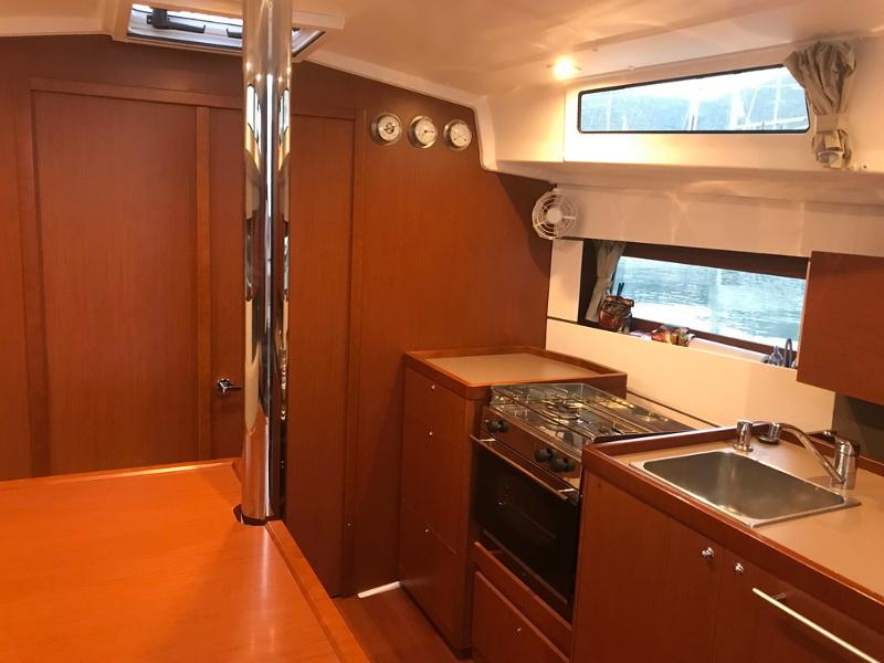 Book yachts online - sailboat - Oceanis 38.1 - Baby Dory AC shore power underwater light blue hull - rent
