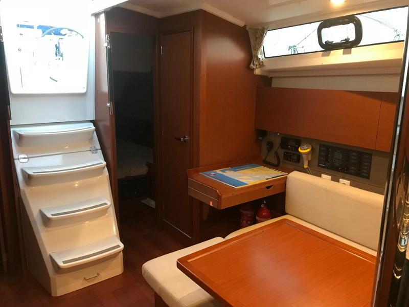 Book yachts online - sailboat - Oceanis 38.1 - Baby Dory AC shore power underwater light blue hull - rent