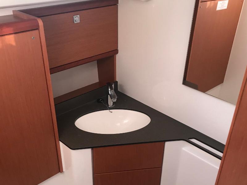 Book yachts online - sailboat - Bavaria 46 Cruiser - Adriana7 AC shore power, underwater light - rent