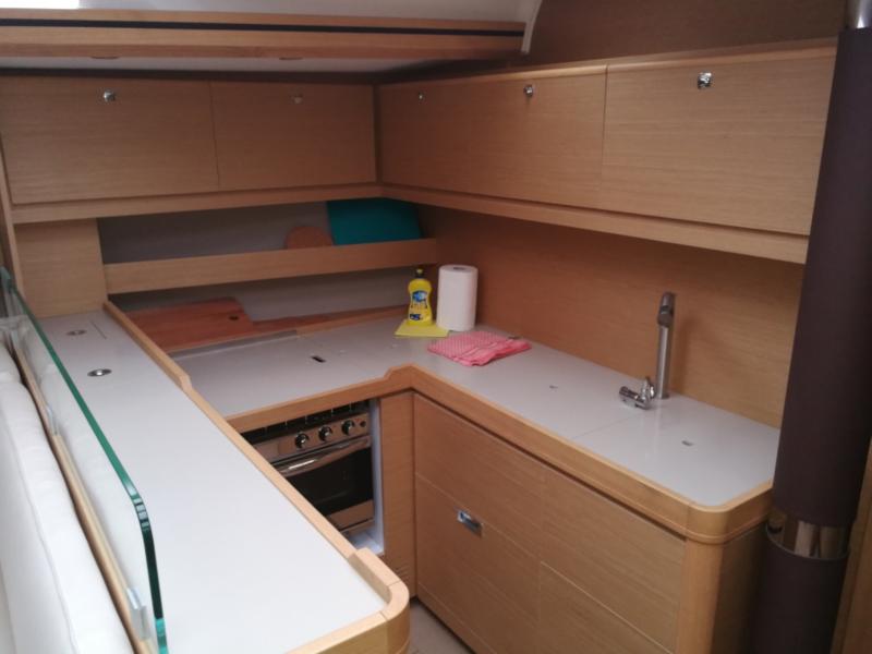 Book yachts online - sailboat - Dufour 56 Exclusive - Jess fully equipped white hull - rent