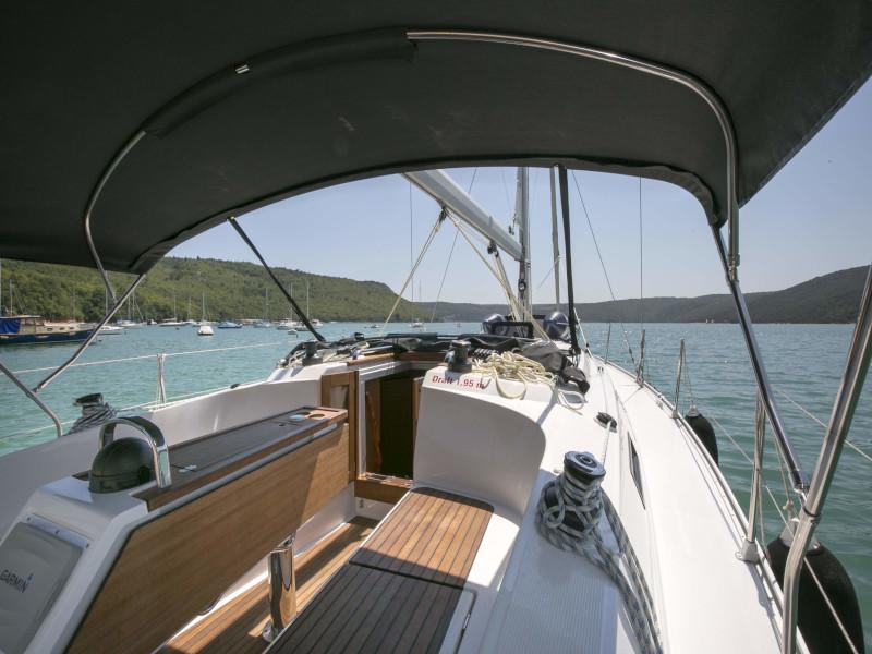 Book yachts online - sailboat - Bavaria 37 Cruiser - Alani - rent
