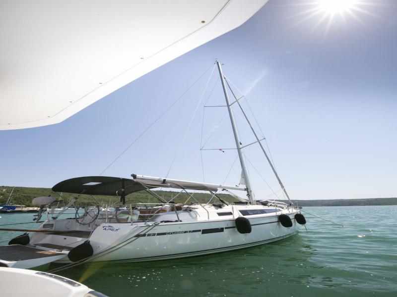 Book yachts online - sailboat - Bavaria 37 Cruiser - Alani - rent