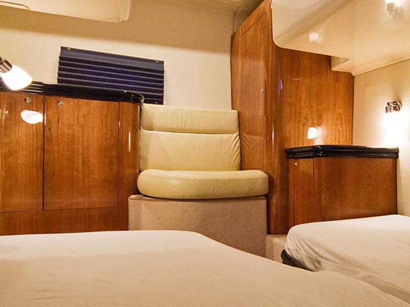 Book yachts online - motorboat - Elan Power 35 - Marta III - rent