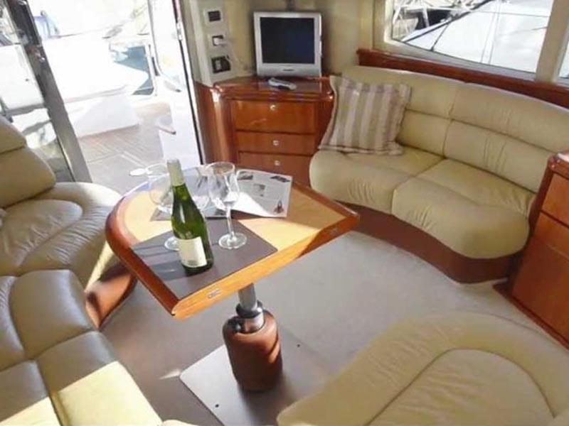 Book yachts online - motorboat - Azimut 39 - MARTA - rent