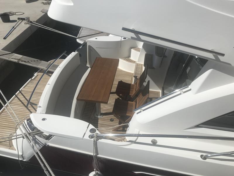 Book yachts online - motorboat - Galeon 390 Fly - Marta I - rent