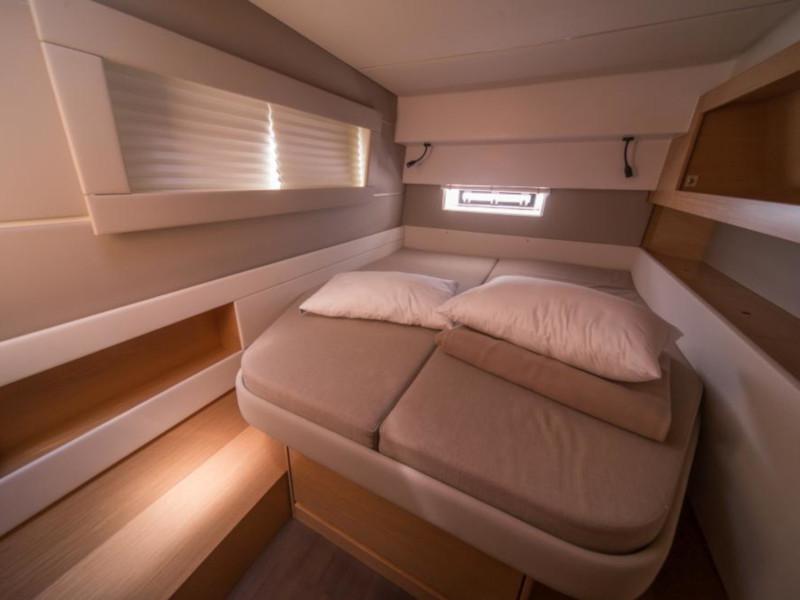 Book yachts online - catamaran - Nautitech 46 Fly - Santorin - rent