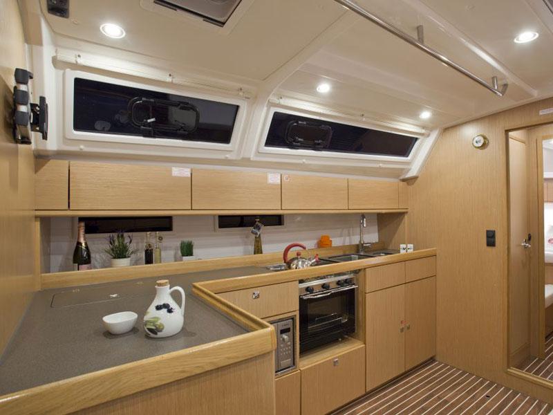 Book yachts online - sailboat - Bavaria Cruiser 46 (9) - Grey Sky - rent