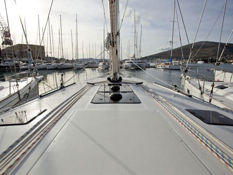 Book yachts online - sailboat - Bavaria Cruiser 46 (9) - Grey Sky - rent