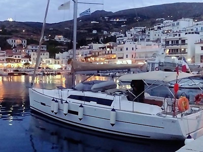 Book yachts online - sailboat - Dufour 382 Grand Large - Les Troyens - rent