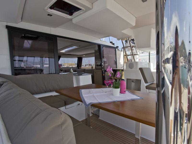 Book yachts online - catamaran - Saona 47 - Saga - rent