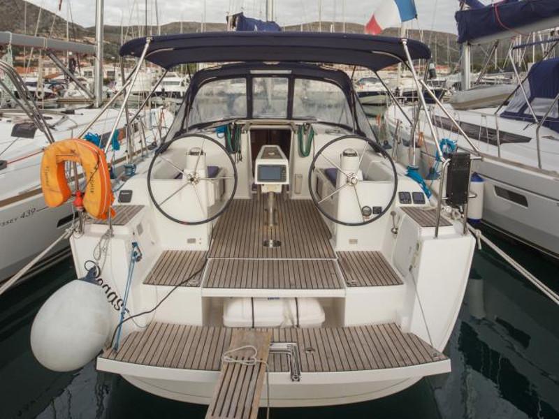 Book yachts online - sailboat - Dufour 380 - Pegase - rent