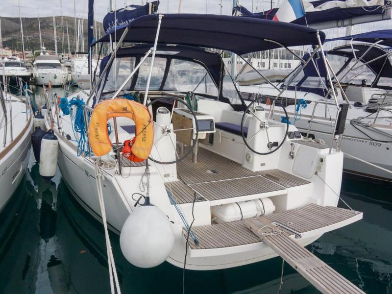 Book yachts online - sailboat - Dufour 380 - Pegase - rent