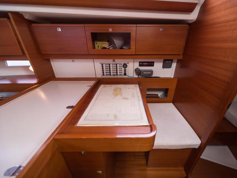Book yachts online - sailboat - Dufour 380 - Pegase - rent
