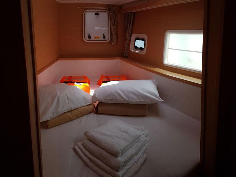 Book yachts online - catamaran - Lagoon 400 S2 - Platon - rent