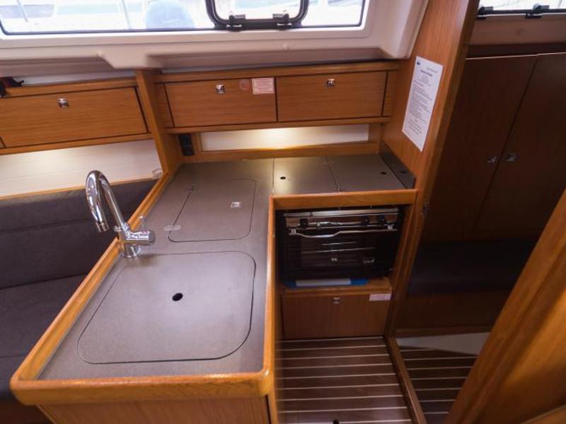 Book yachts online - sailboat - Bavaria Cruiser 33 (4) - Buti - rent