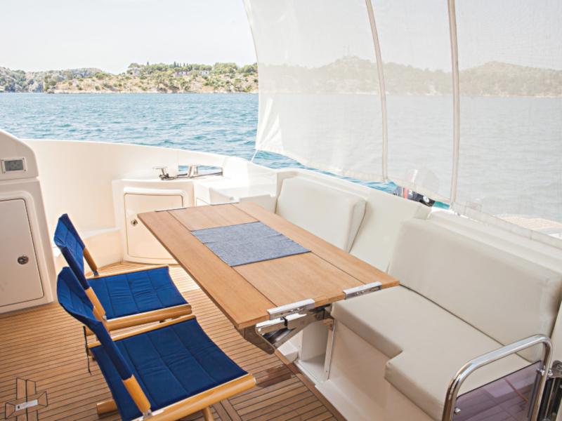 Book yachts online - motorboat - Azimut 43 Fly - Lou Ann - rent
