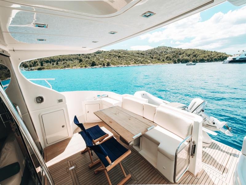 Book yachts online - motorboat - Azimut 43 Fly - Lou Ann - rent