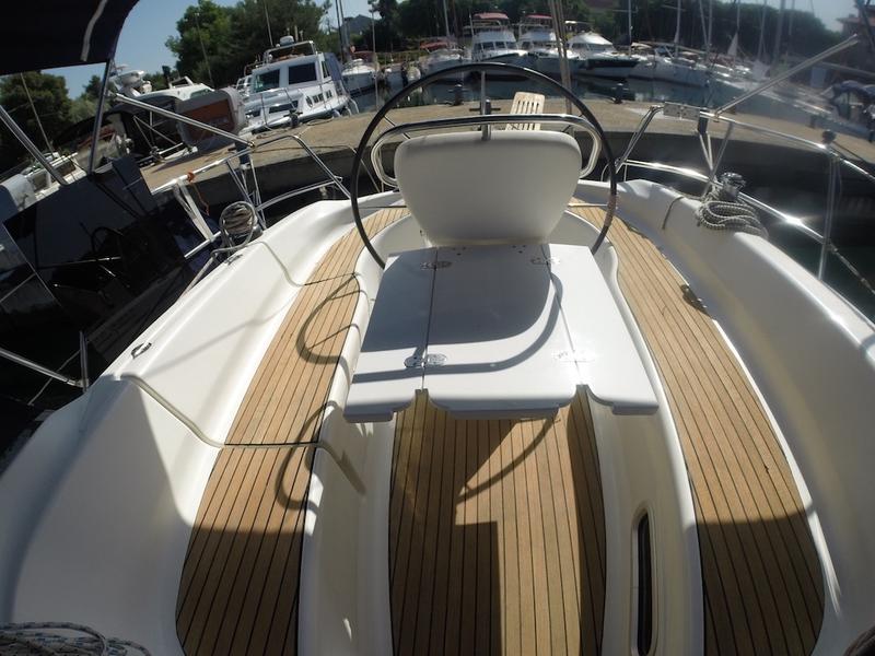 Book yachts online - sailboat - Bavaria 32 - Lucija  - sails 2018/solar panels - rent