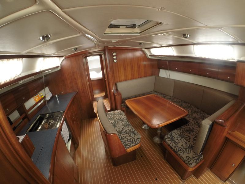 Book yachts online - sailboat - Bavaria 44 - Dišpet - sails 2019/solar panels - rent