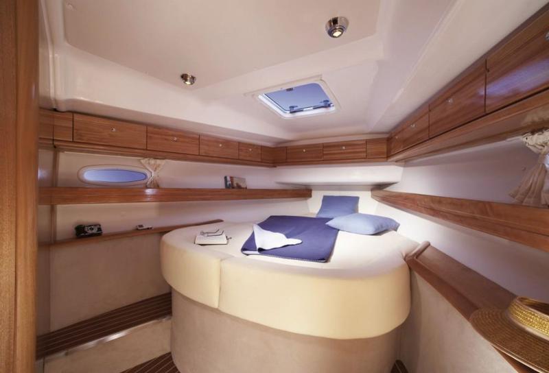 Book yachts online - sailboat - Bavaria 46 Cruiser - Uhuru - rent
