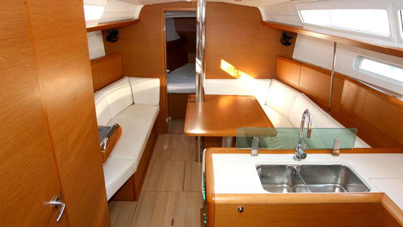 Book yachts online - sailboat - Sun Odyssey 389 - Tequila Sunrise - rent