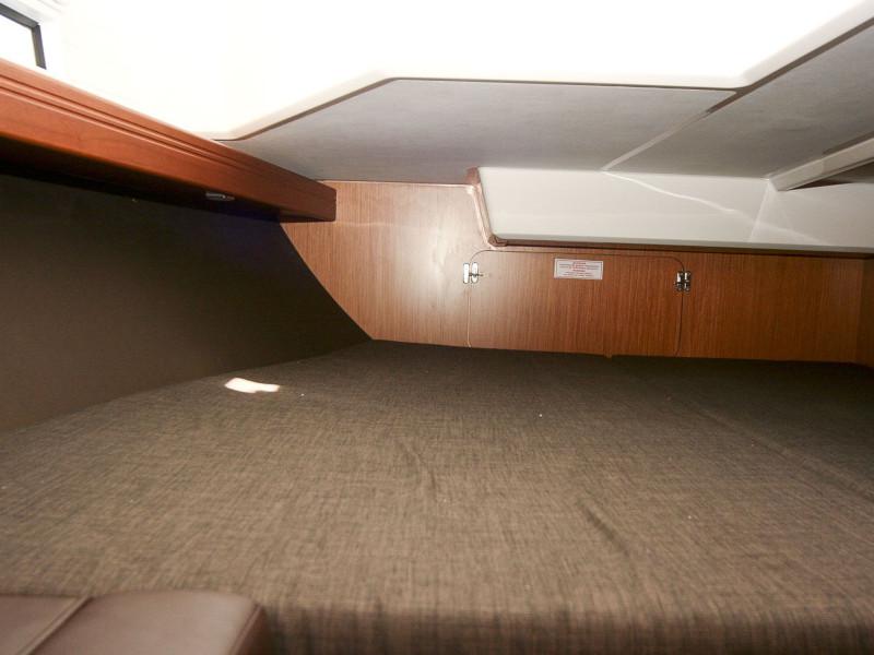 Book yachts online - sailboat - Bavaria Cruiser 37 - 2 cab - Swing - rent