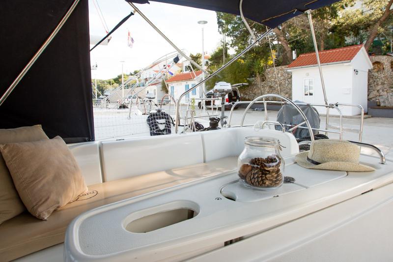 Book yachts online - sailboat - Beneteau Cyclades 39.3 - PHAROS - rent