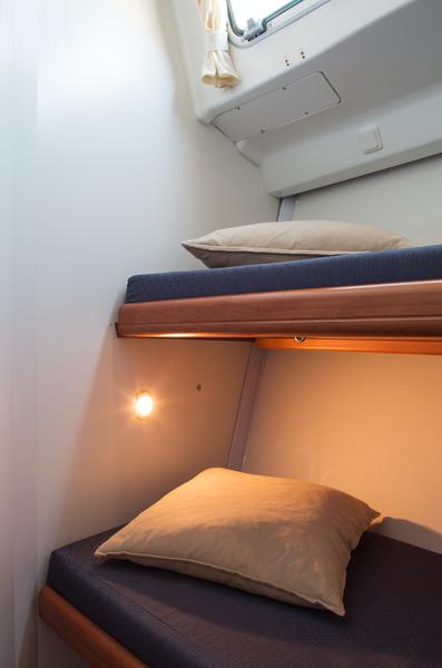 Book yachts online - sailboat - Beneteau Cyclades 43.4 - NIAGARA - rent
