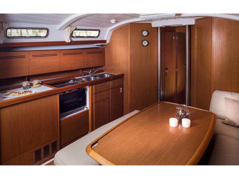 Book yachts online - sailboat - Beneteau Cyclades 43.4 - NIAGARA - rent