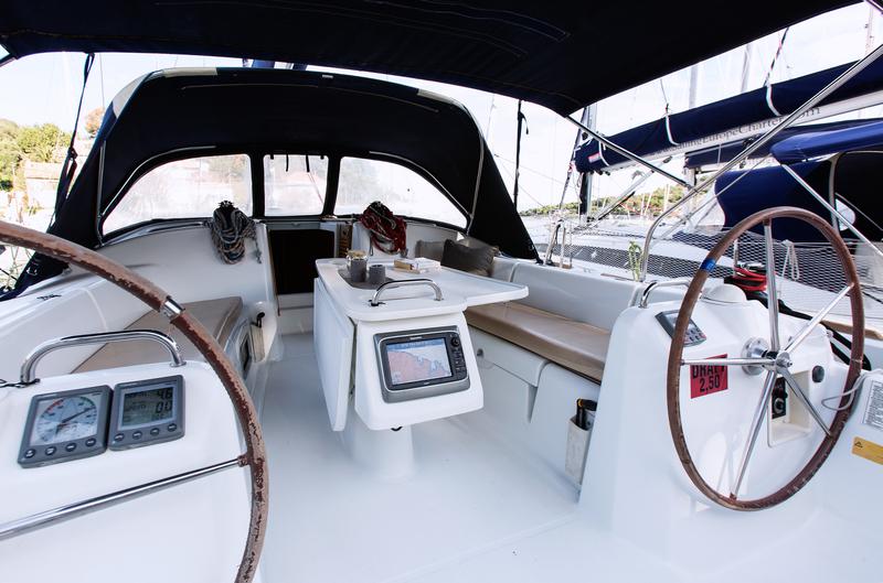 Book yachts online - sailboat - Beneteau Cyclades 43.4 - NIAGARA - rent