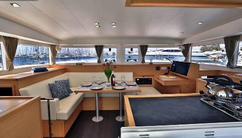 Book yachts online - catamaran - Lagoon 400 S2 - Naya - rent