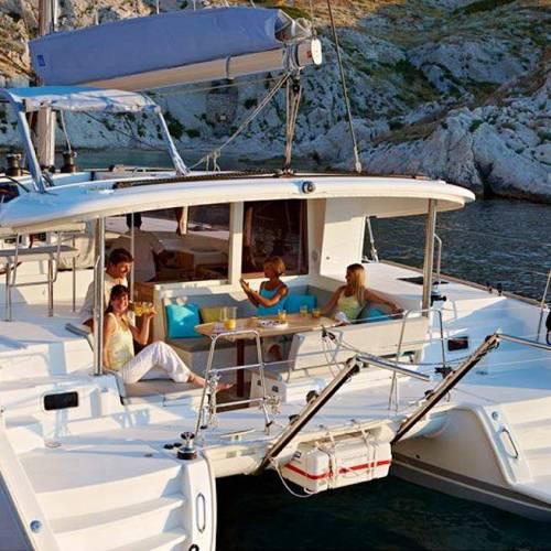 Book yachts online - catamaran - Lagoon 400 S2 - Naya - rent
