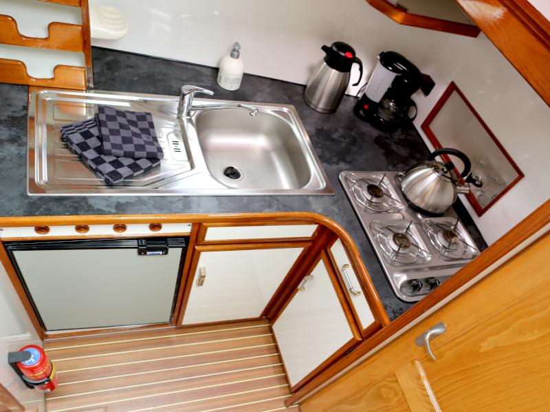 Book yachts online - motorboat - Pedro Solano 33 - Capella - rent