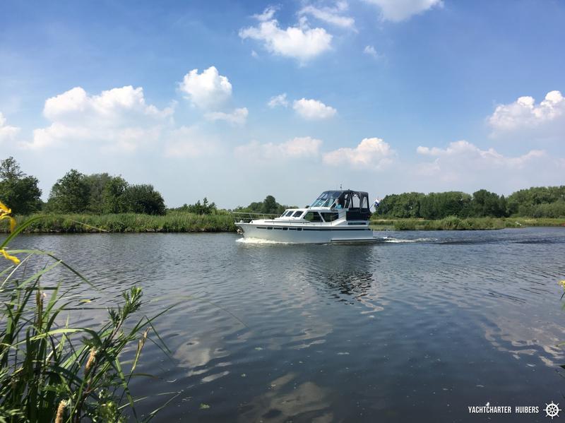 Book yachts online - motorboat - Pedro Solano 33 - Capella - rent