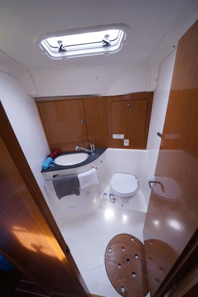 Book yachts online - sailboat - Bavaria 43 Cruiser - Kairos (Fully Refurbished 2019) - rent