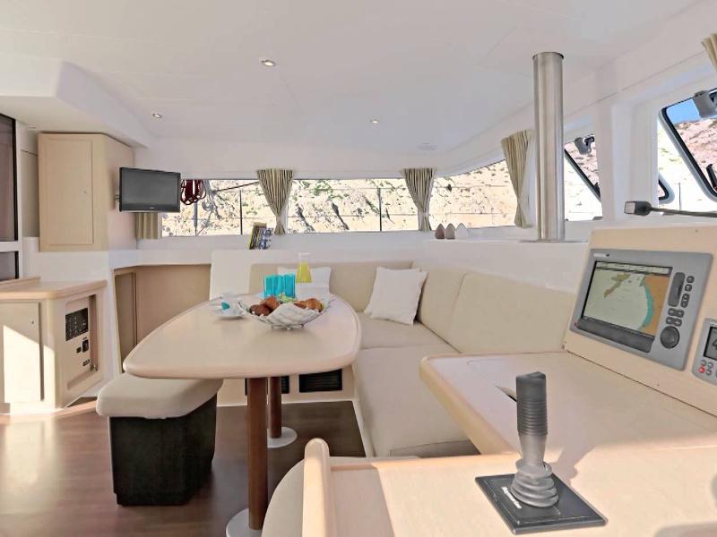 Book yachts online - catamaran - Lagoon 400 - Giselle - rent