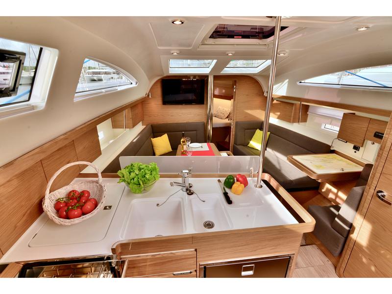 Book yachts online - sailboat - Elan 40 Impression - BLACK WIDOW - rent