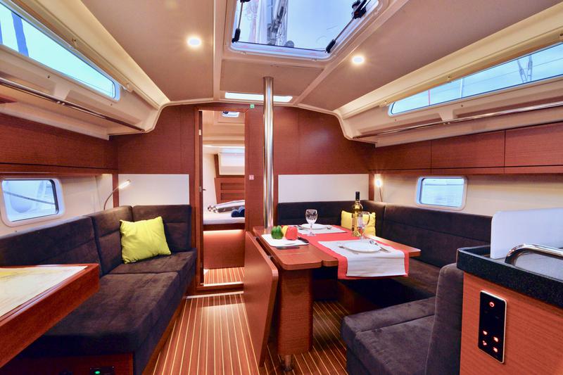 Book yachts online - sailboat - Hanse 388 - JOLANA - rent