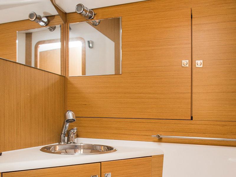 Book yachts online - sailboat - Sun Odyssey 49i - NAIRA - rent