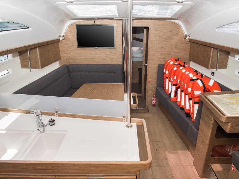 Book yachts online - sailboat - Elan 45 Impression - LUCIKA - rent