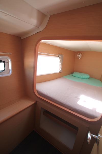Book yachts online - catamaran - Lagoon 380 S2 - Meridian - rent