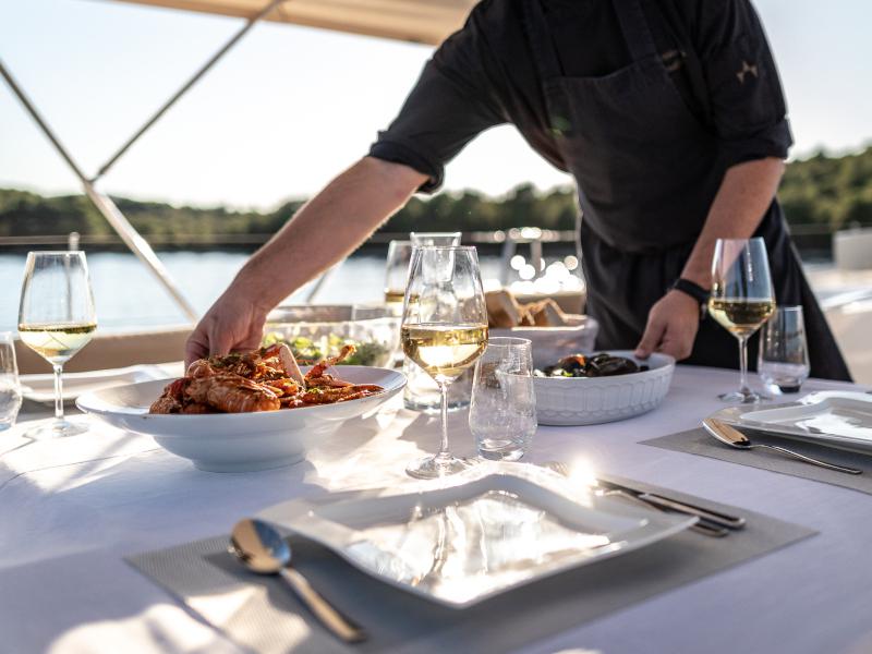 Book yachts online - sailboat - Hanse 630 - Zara - rent